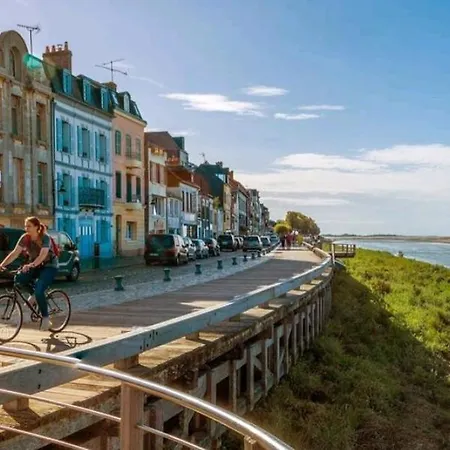 Hébergement de vacances Maison Confortable, Terrasse Et Jardin à *