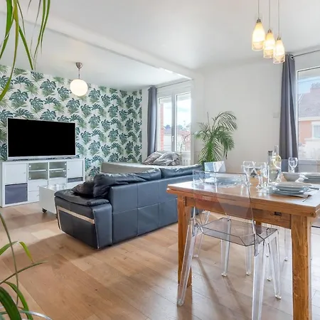 Maison Confortable, Terrasse Et Jardin A Holiday home Amiens