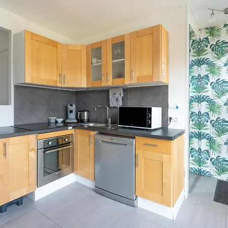 Hébergement de vacances Maison Confortable, Terrasse Et Jardin à *