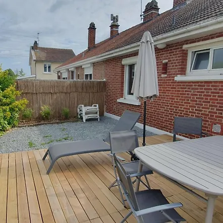Maison Confortable, Terrasse Et Jardin A Holiday home *