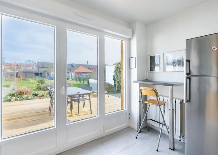 Maison Confortable, Terrasse Et Jardin A Amiens